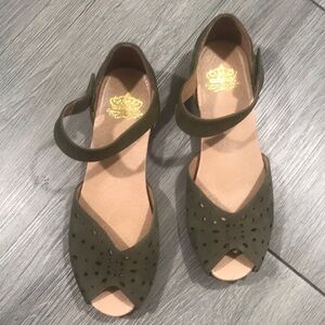 Crowne Comforteur Olive Cutout Dolce Suede Sandals